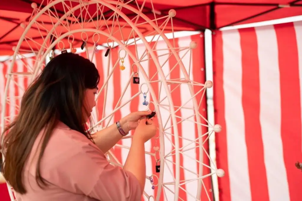 Ferris Love Lock Challenge - Participants engage in a romantic challenge, given 60 seconds to unlock three padlocks. Ideal for friendly competition, this interactive attraction adds excitement to events and parties.