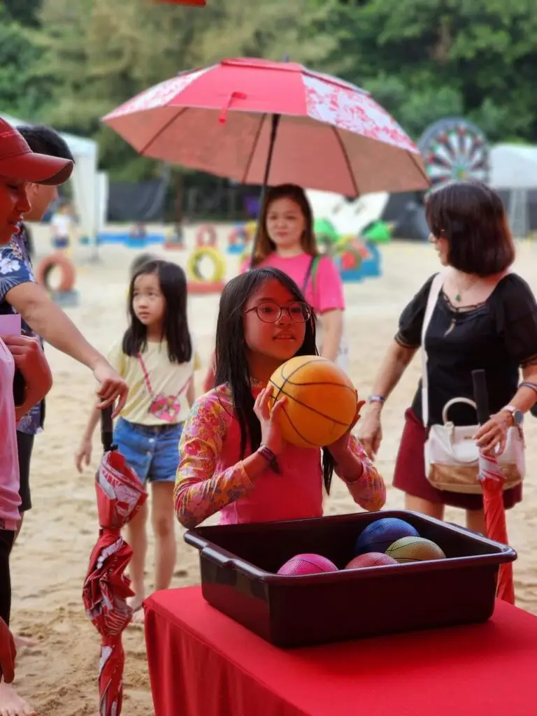 Bounce Basketball Attraction - Participants engage in interactive fun, aiming to score by bouncing a basketball into the hoop. Ideal for all ages, this game adds a competitive edge to events and parties.