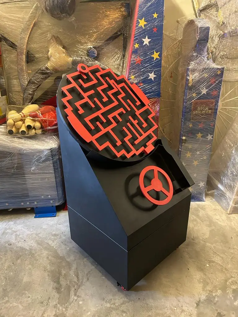 Hand Crank Maze Challenge - Participants use a hand crank to guide a ball through a maze, testing coordination and patience. Ideal for puzzle enthusiasts, this interactive game adds a strategic touch to events and parties.
