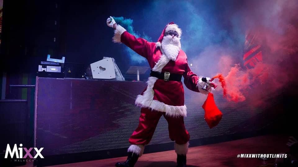 Santa Claus & Santarina